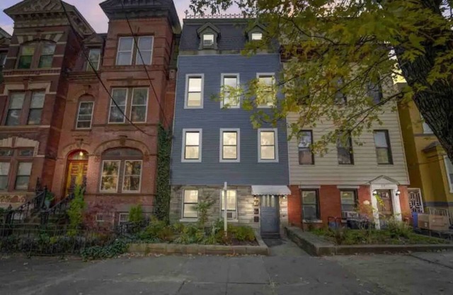 Jersey City Gem: Parkside Haven, Eats, Transit
