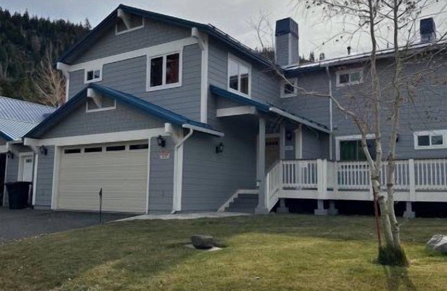 Johnson Suite 2- Walk to both June and Gull Lakes, only 1.5 miles to June Mtn Ski Area