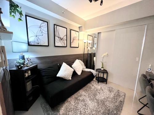 Joie's Condotel Shore 2 Residences Tower 1