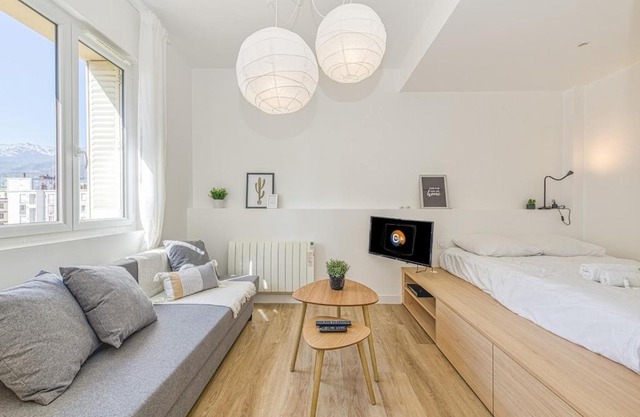 Joli appartement - wifi - Vallier Catane