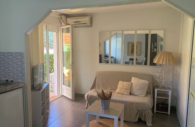 Joli Studio rdc Avec Jardin Privé et Ombragé