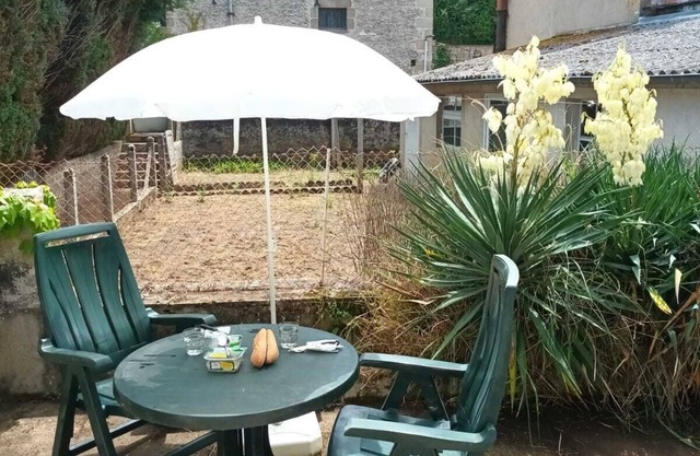 Jolie appartement avec terrasse a 200m des thermes