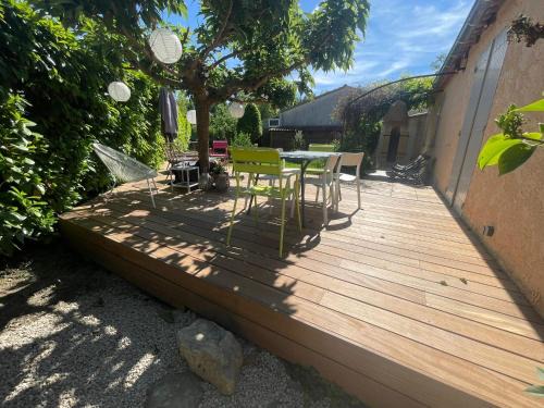 Jolie maison de 95 m2 avec jardin proche Luberon