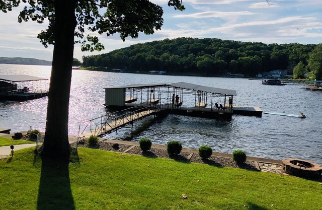 JOMO TriTerrace Enjoy Family, Relax Lakefront, Lake View, Priv dock Boat Slip