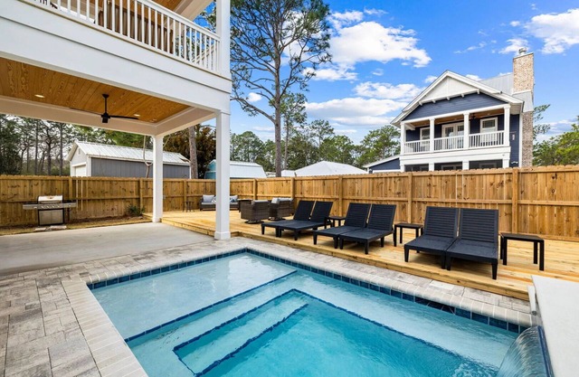 Juan Fine Day | Sleeps 18 | Heated Pool + Golf Cart | Exclusive Bonfires