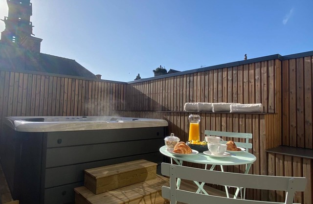 July PROMOTION: Magnificent spa, river view, garage. Near the sea