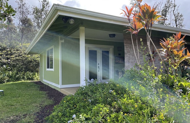 Jungle Bungalow - A lovely space to stay for island fun!