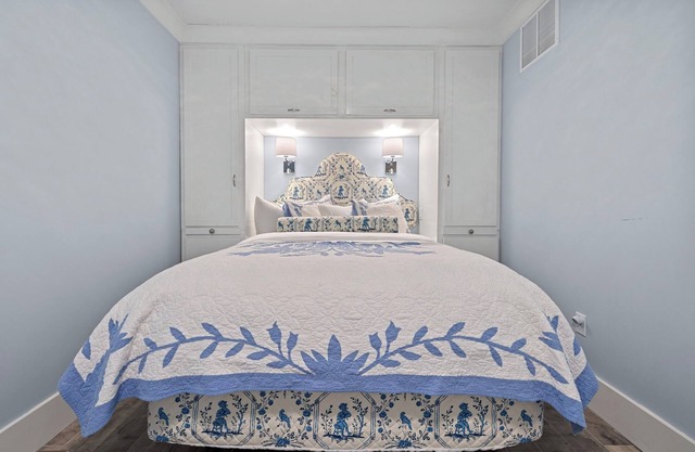 Juniper Presents: 1-Bdrm Amsterdam Suite in Iconic Union Pier Summer House