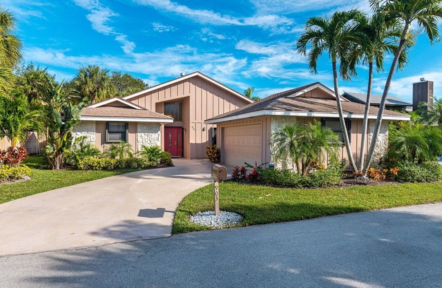 Jupiter Inlet Village House W/Pool - Walk to the Beach, Inlet, Pelican Club