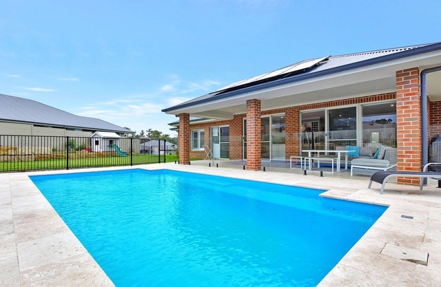 Just Listed - Huntlee Hunter Cottage with Firepit + Pool + WIFI!