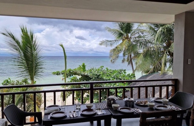 Juvy's Beach House - Entire top floor of exclusive villa just by the beach