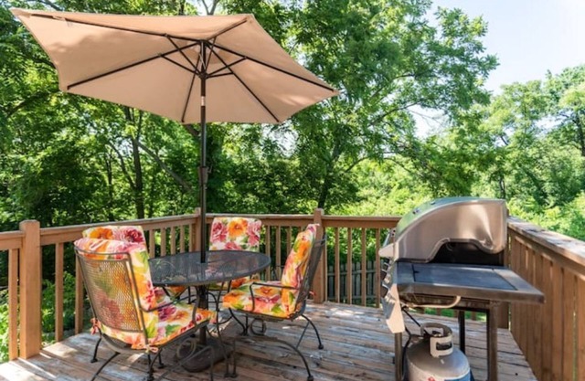 K K Q Beds~3 Bdrm 2.5 Baths~Walking Trails~Park