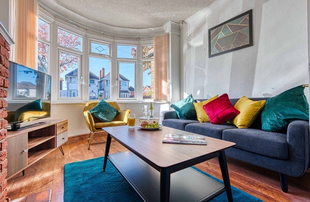K Suites - Lovely Central3 bed House w/ free parking