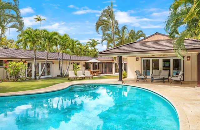 Kahala Breeze: Modern Tropical Home w/Pool, Private Yard, & A/C. Kahala Breeze