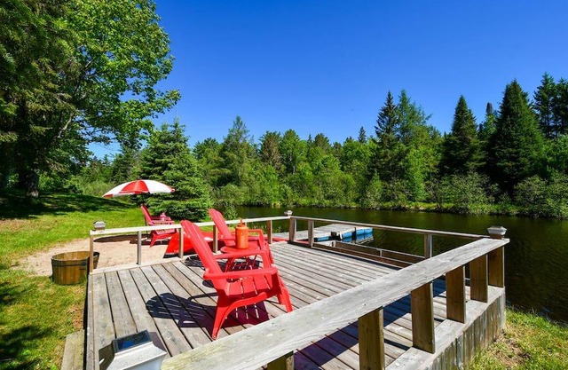 Kairphree Cottage (family friendly, waterfront, small beach, dock and more!)