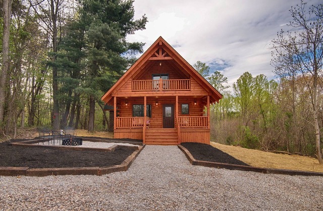 Kalli's Luxury Retreat- Unique Couple's Cabin