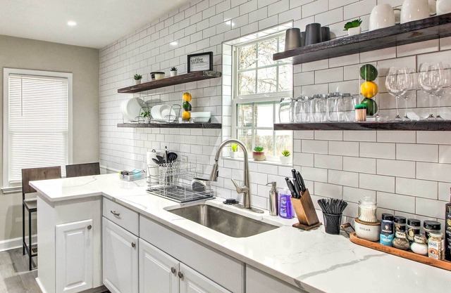 Kansas City Getaway ~ 2 Mi to Downtown!