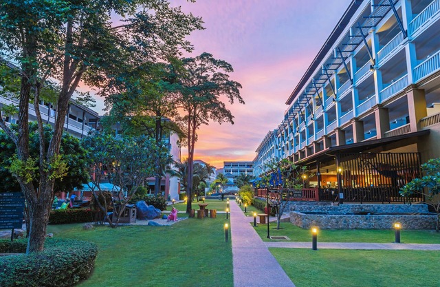 Kata Sea Breeze Resort
