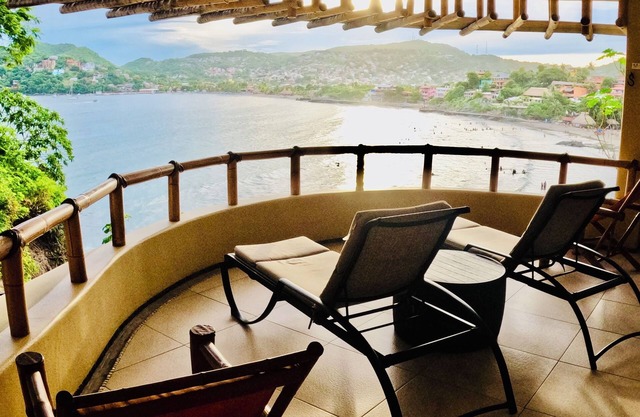 KauKan Luxury 2 BR Condo on the Beach