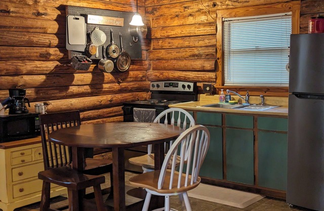 KDH Cozy Log Cabin near wood preserve