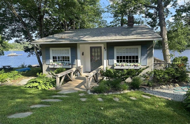 KENNEYS PORT OF CALL - Town of Lincolnville