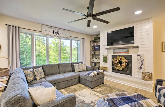 Keowee Keys Condo w/Resort Amenities Access!
