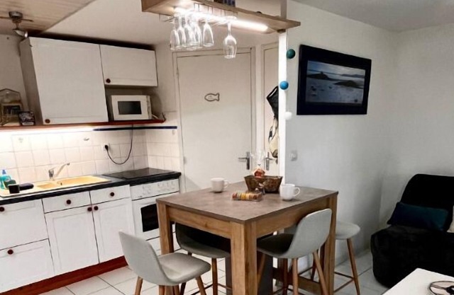 Keraven, charming cottage, shared pool