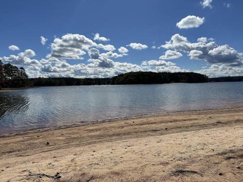 Kerr Lake-Pvt Dock included-Beach area and Cove
