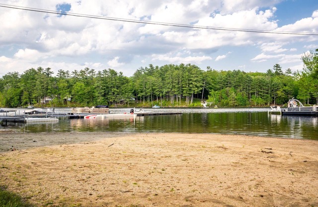 Kettle Cove Cabin. Lake Sebago Beach Access. Fire pit. Grill. Blackstone. Games