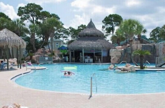 Key West style condo at Purple Parrot Resort-5 min from beach