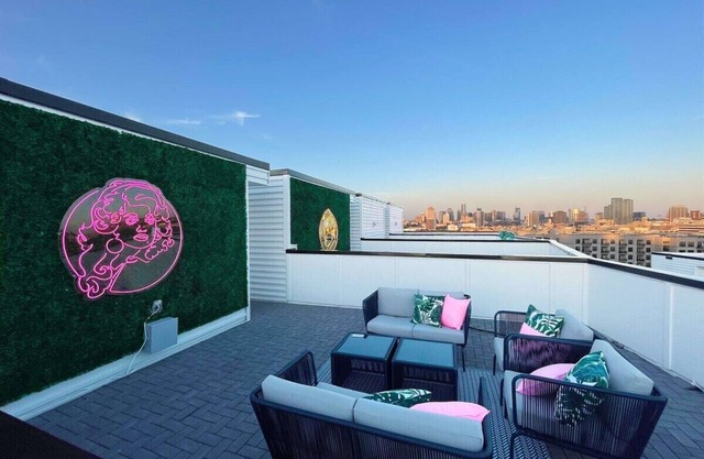 King Queen 2 Homes - 24 Beds City Views
