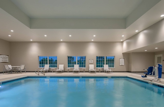 King Suite. Free Breakfast. Pool. Gym. Quick Drive to Rock Creek Country Club!