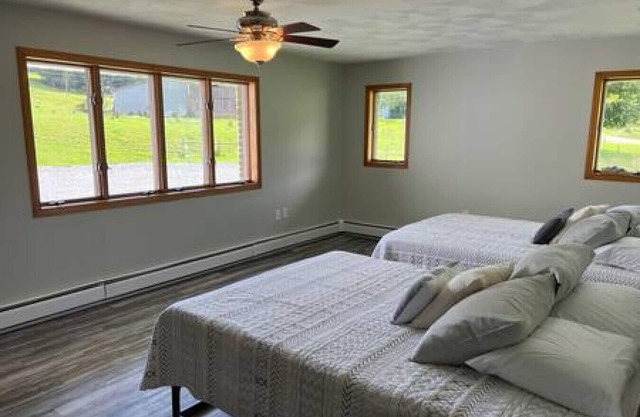 King Suite Near Town + Trails~Game Room + Firepit