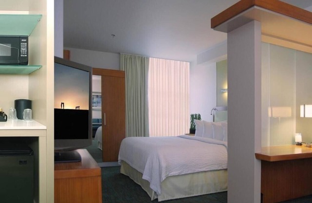 King Suite Near Knight Transportation LAS
