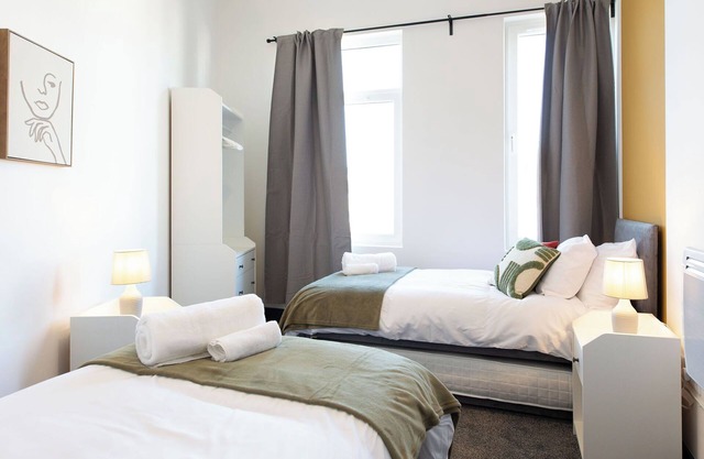 Kings Building- 2 Bed & Bathroom Flats