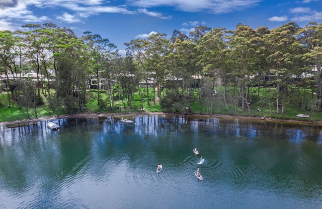 Kings Point Lake House - Lakeside Family Holiday