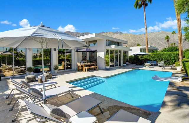 Kings Point Retreat - Palm Springs Paradise on Indian Canyons Golf Course