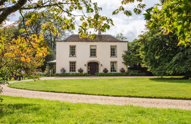 Kingscote Park House - sleeps 19 guests in 9 bedrooms