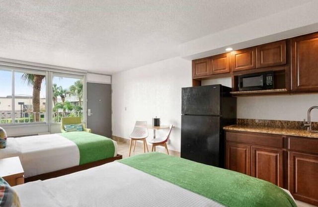 Kissimmee Spacious Suite with Pool & Fitness Center