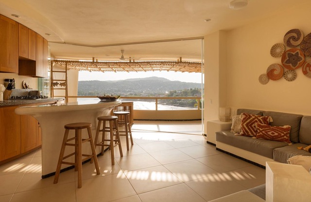 KK 101 Villa, Beachfront Condo in La Madera