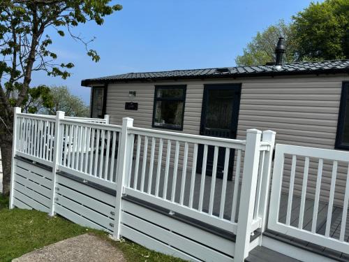 KMC-Country Breaks Bideford Bay At Glade