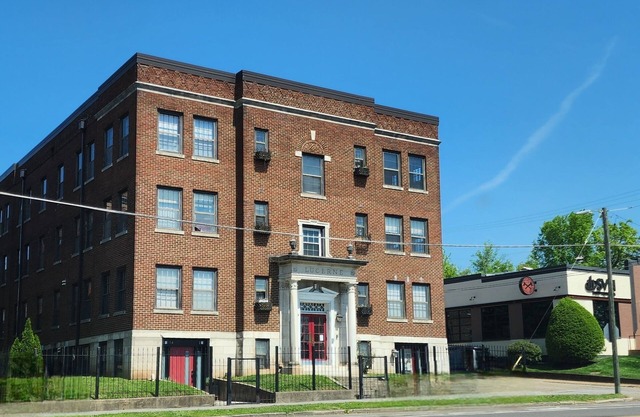 Knox Landing · Newly Renovated Condo. Minutes from UT Knoxville!