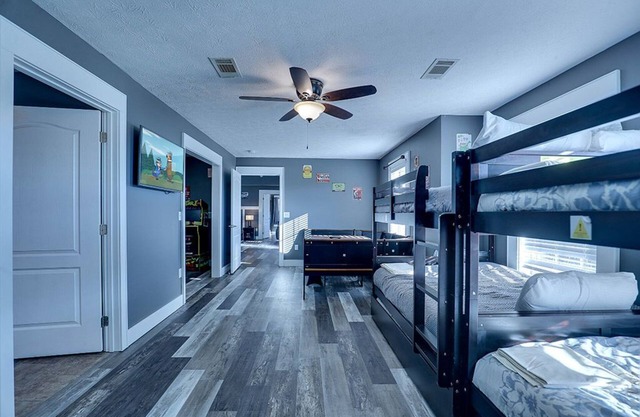 Kodak - Hatters Hide A Way - 3 Bedrooms - Sleeps 12