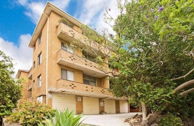 Kogarah Top Floor 2 Bedroom Apartment with Balcony