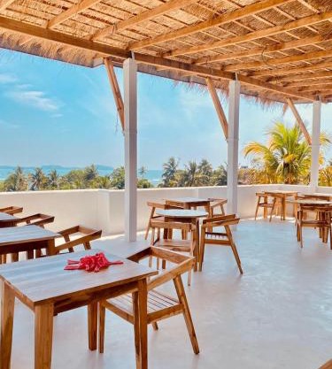 KOMOREBI Weligama