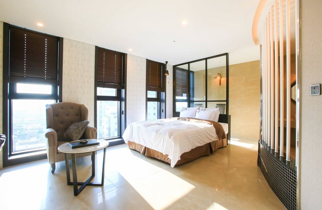 Konkuk University Boutique Nine