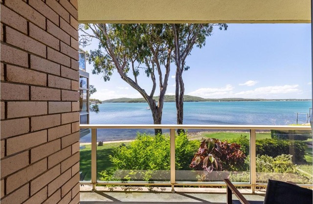 Kooringal 6, 105 Soldiers Point Rd - waterfront unit