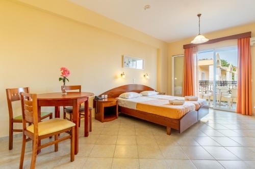 Kosmos Hotel St5 in Agios Stefanos