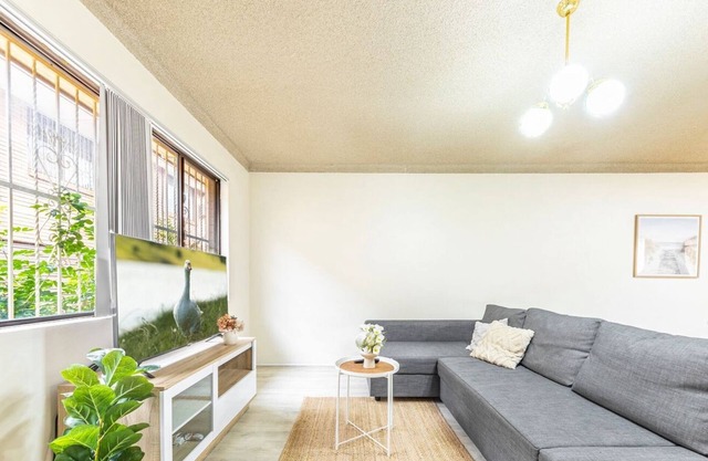 KozyGuru | Cabramatta | Spacious 3BR Townhouse