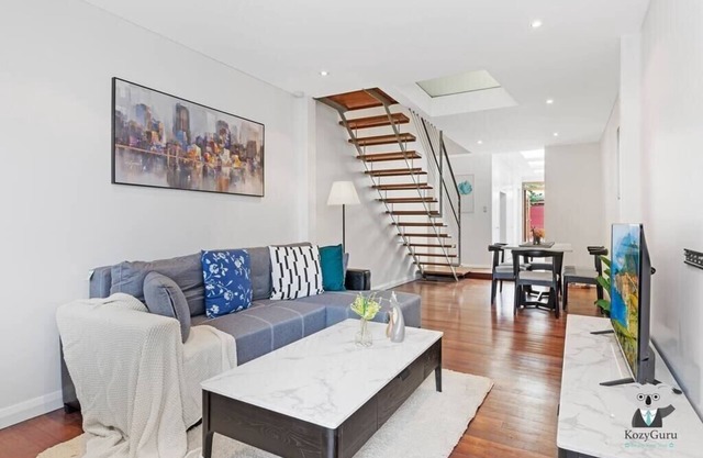 KozyGuru | Redfern | 2 Bed terrace | Free Parking